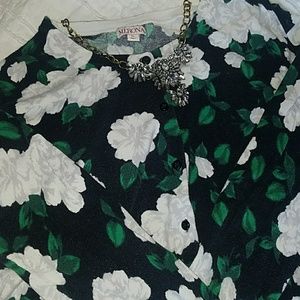 Beautiful green floral cardigan.